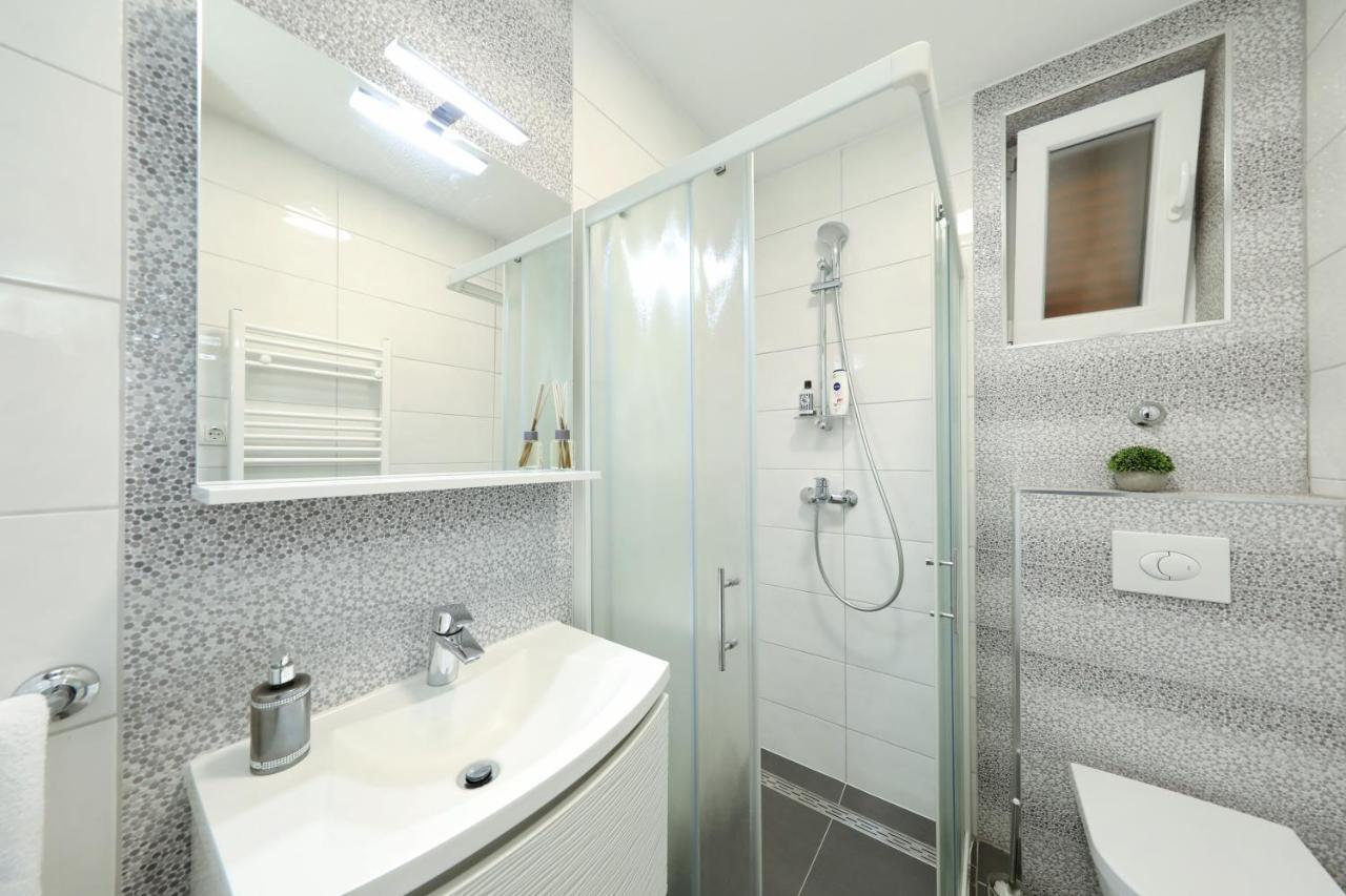 Apartment And Room Mare Zadar Ngoại thất bức ảnh