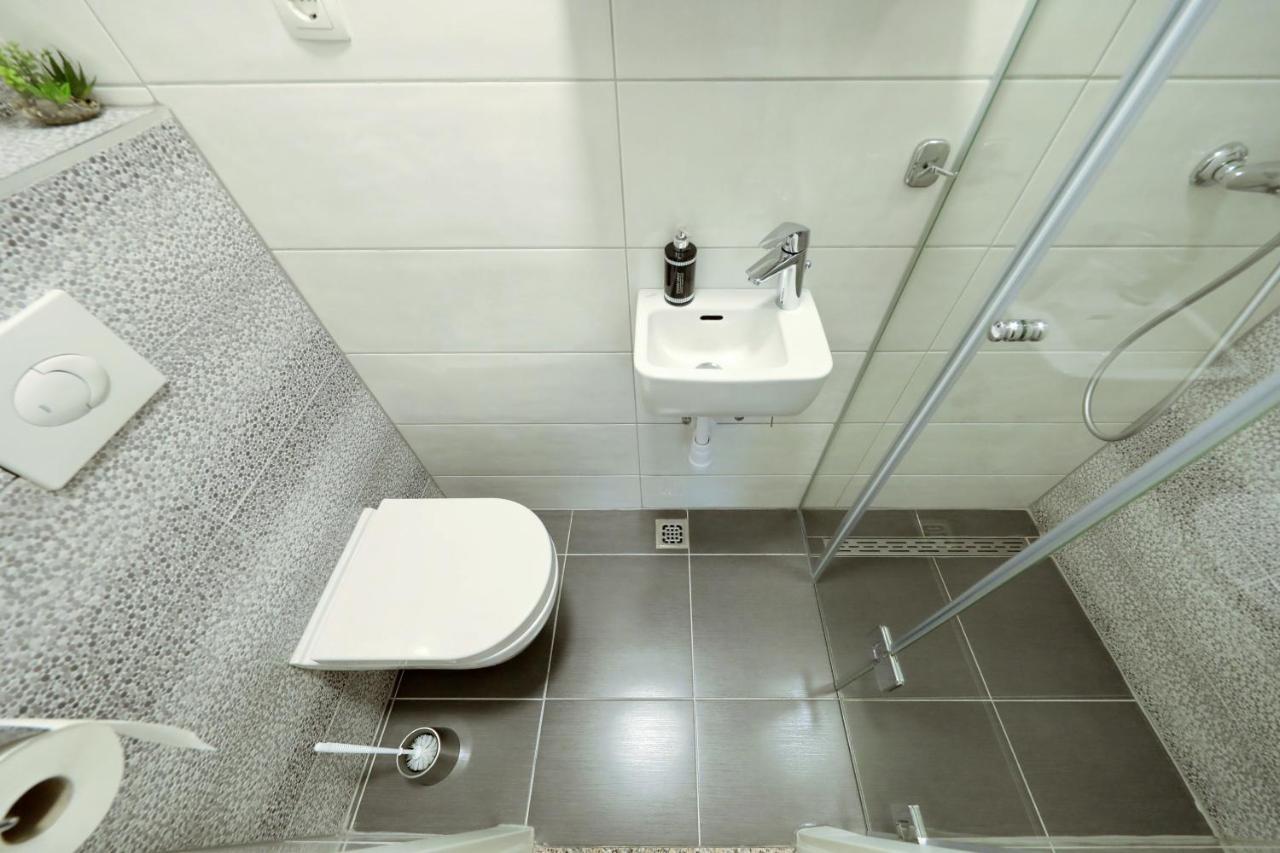 Apartment And Room Mare Zadar Ngoại thất bức ảnh