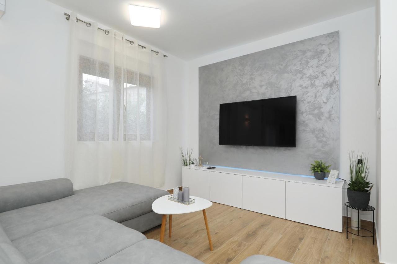 Apartment And Room Mare Zadar Ngoại thất bức ảnh